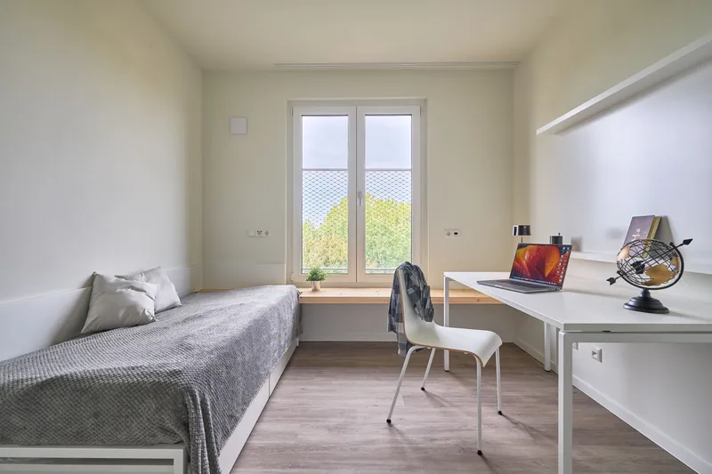 Nur für Studierende und Azubis/ 1 Zimmer in 2 Zimmer Wohngemeinschaft — photo 1